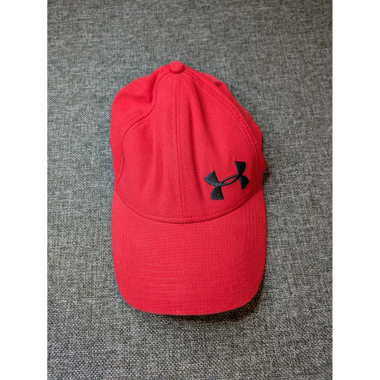Under Armour Red Classic Fit Medium Black Logo Sports Baseball Cap